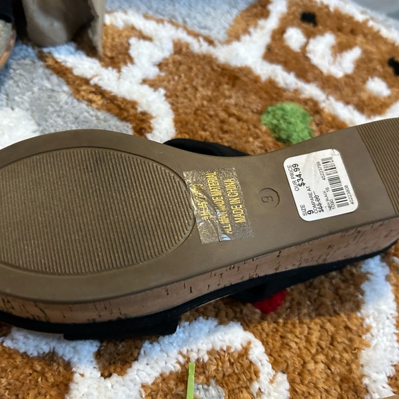 Bought at TJMax 34.99 size 9 - Picture 4 of 4